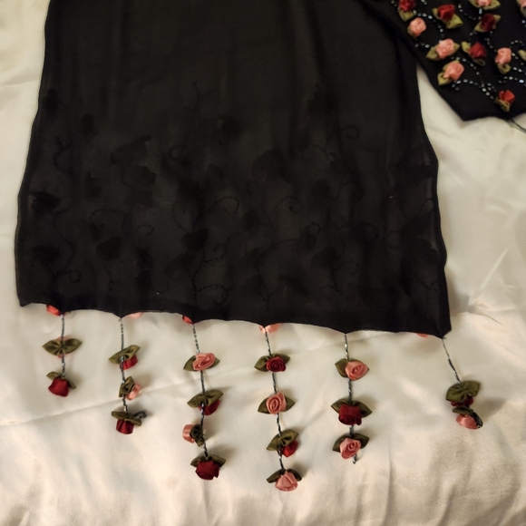Vintage Womens Black Sheer Scarf/Shawl with Rosebuds & Fringe Accents 60" x 16" - Picture 10 of 10